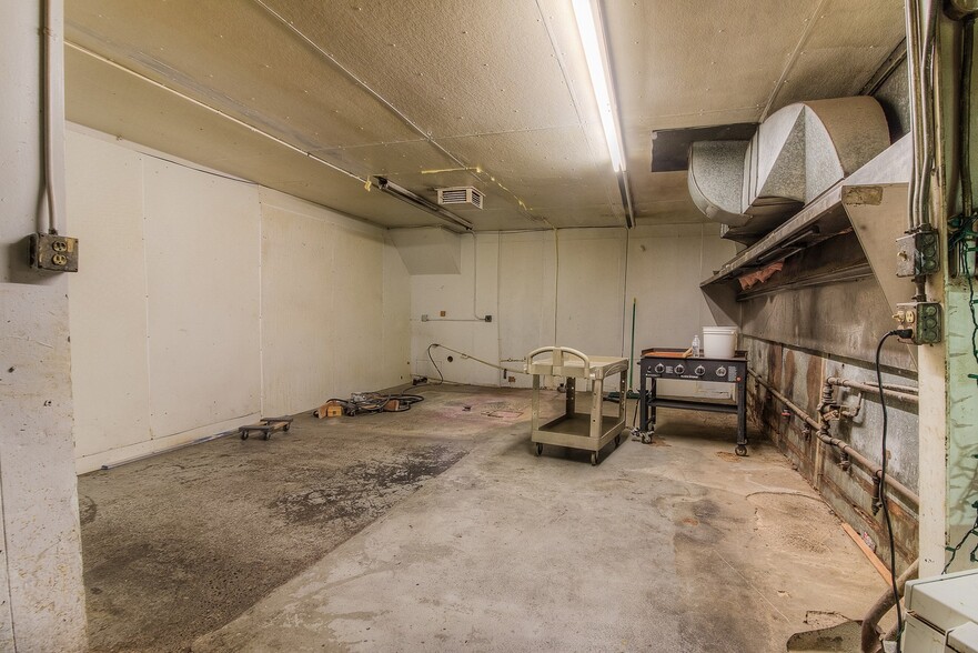 More Photos Of 1319 E 1st Ave, Zillah Restaurant For Sale