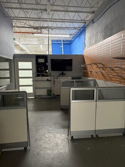 More Photos Of 729-731 NW 1st St, Fort Lauderdale Industrial For Lease