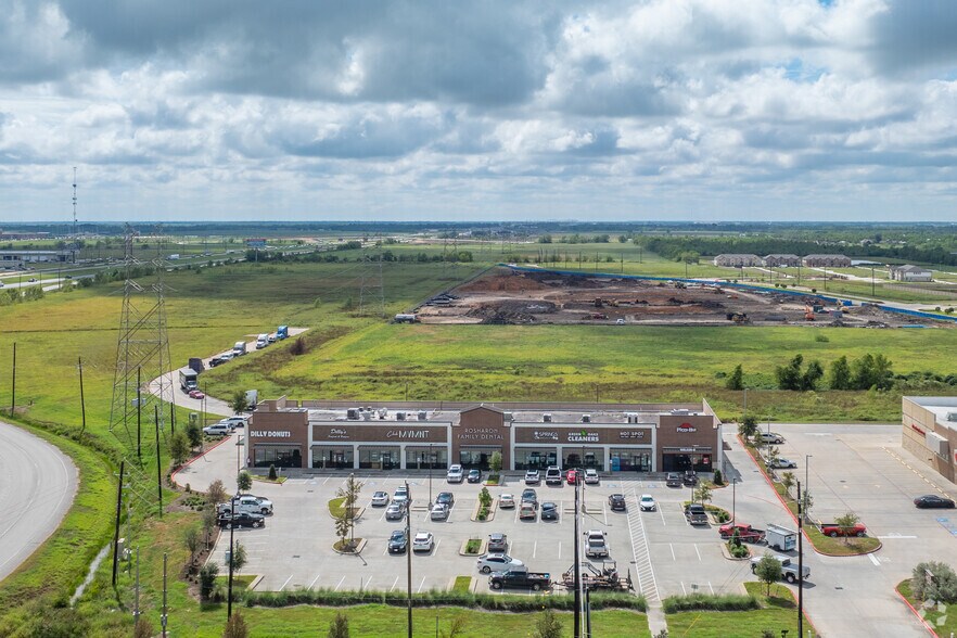 More Photos Of 3244 Meridiana Pky, Rosharon Storefront For Sale