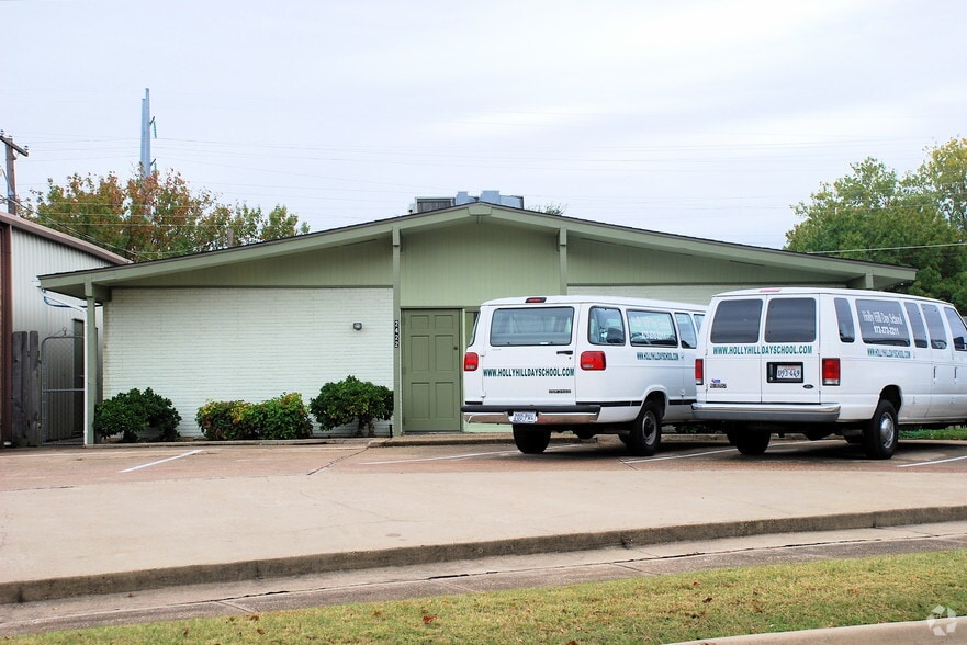 More Photos Of 2418 College Ave, Garland Daycare Center For Lease