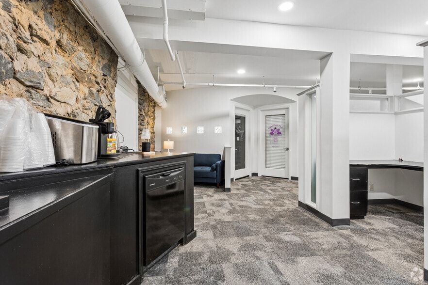 More Photos Of 1708 Peachtree St NW, Atlanta Medical For Sale