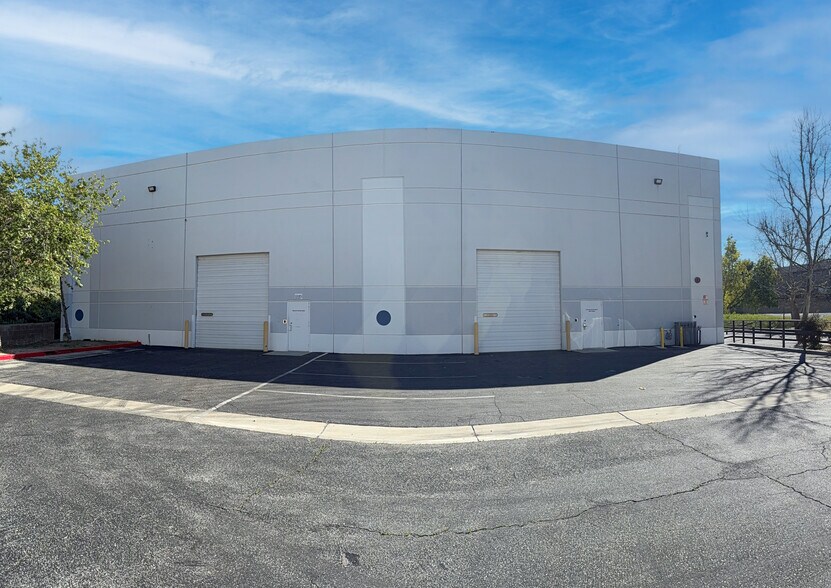 More Photos Of 28022 Industry Dr, Valencia Warehouse For Lease