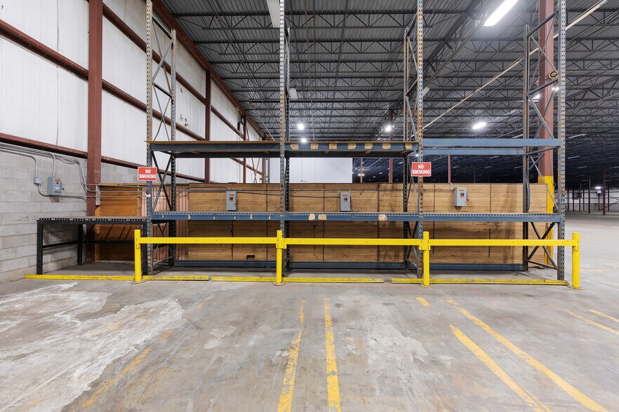 More Photos Of 479 Swanson Dr, Dresden Manufacturing For Lease