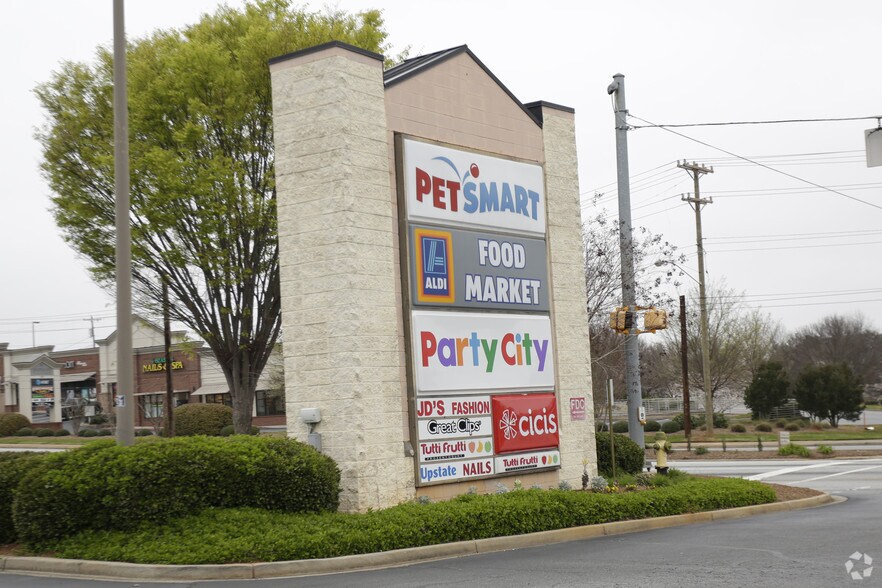 More Photos Of 150 E Blackstock Rd, Spartanburg Freestanding For Lease