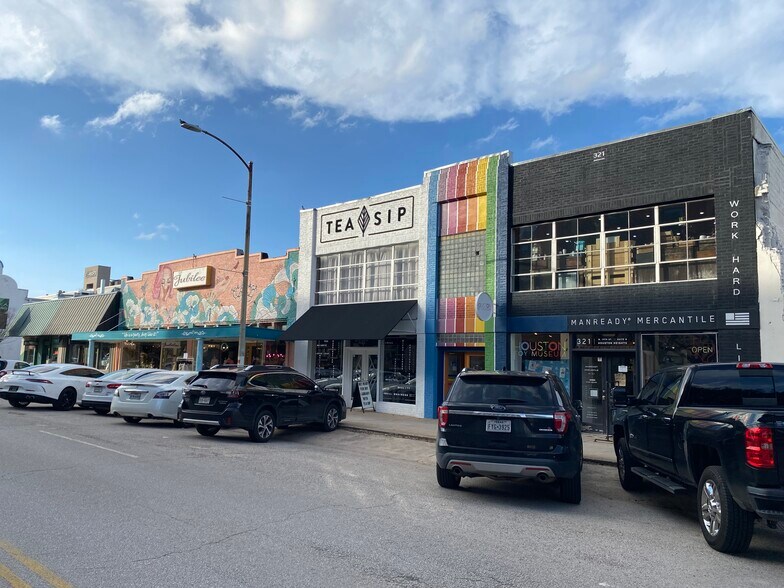 More Photos Of 321 W 19th St, Houston Storefront For Lease