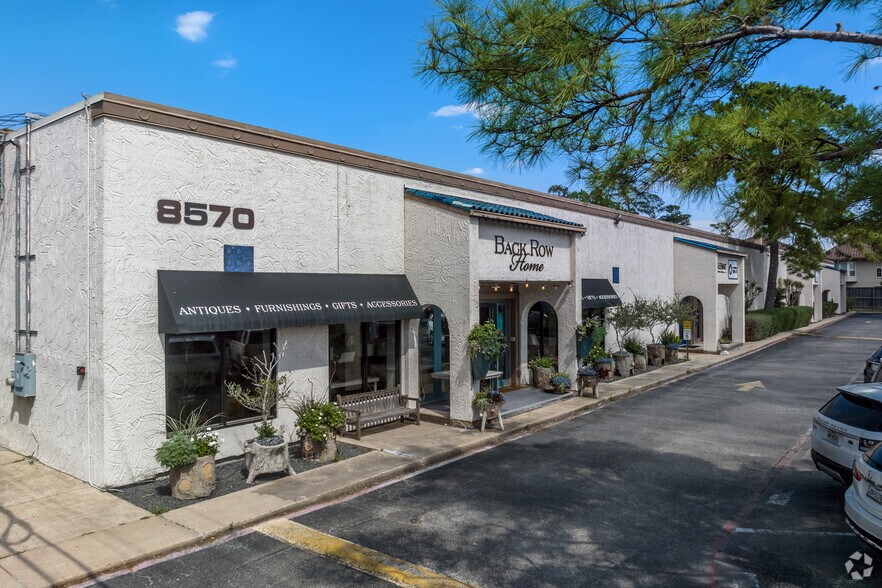 More Photos Of 8554 Katy Fwy, Houston Unknown For Lease