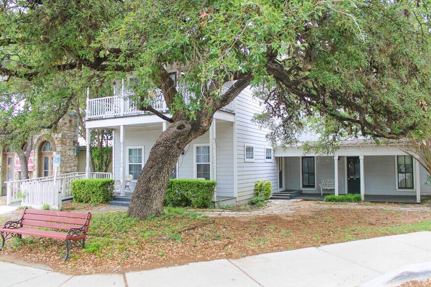 More Photos Of 7 N Main St, Salado Freestanding For Lease