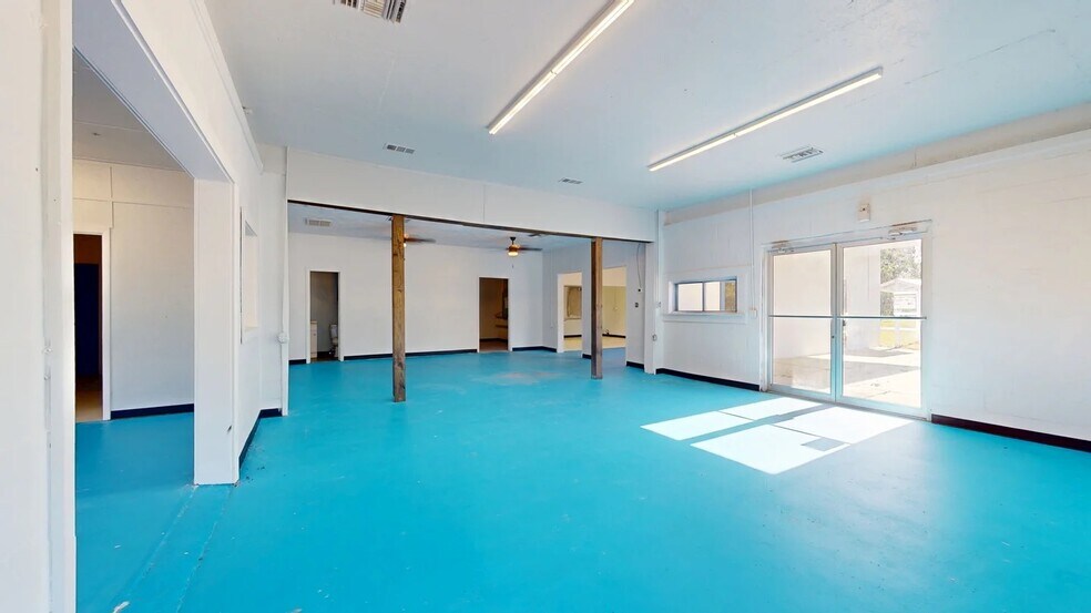 More Photos Of 3851 Harrington st, Oak Park Light Distribution For Sale