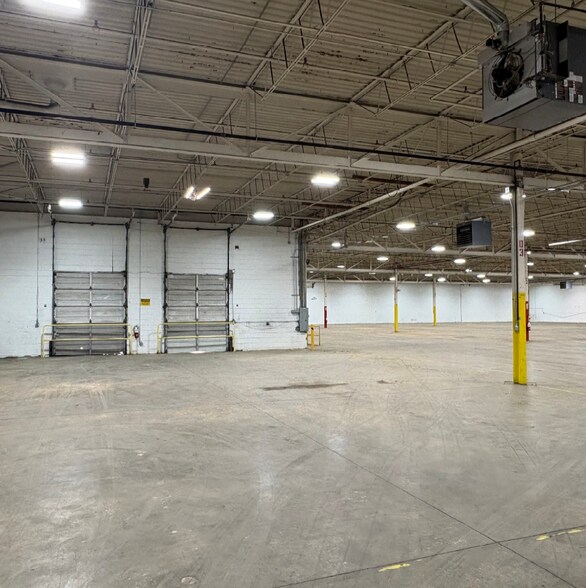 More Photos Of 6500 E Davison St E, Hamtramck Distribution For Lease