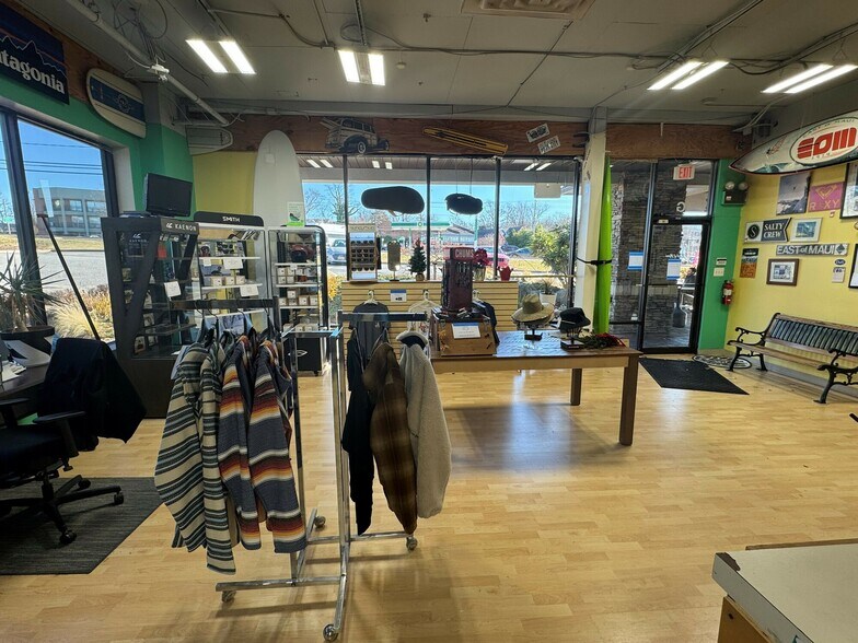 More Photos Of 2444 Solomons Island Rd, Annapolis General Retail For Sale