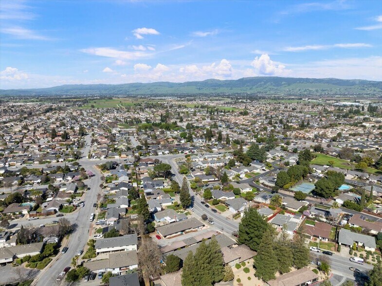 More Photos Of 8275 Westwood Dr, Gilroy Apartments For Sale