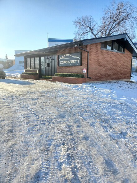 More Photos Of 638 14 St SW, Medicine Hat Bar For Sale