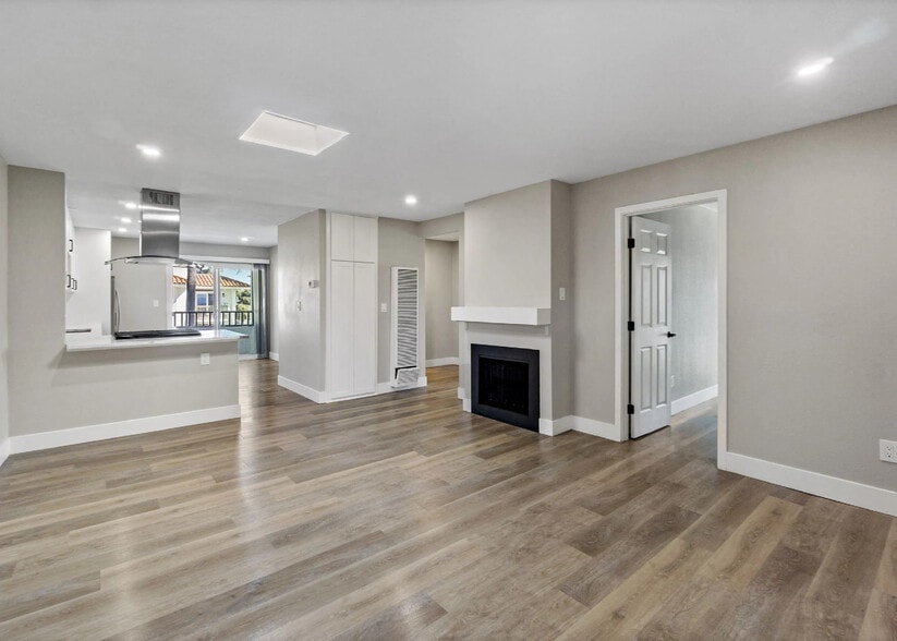 More Photos Of 125 16th St, Huntington Beach Apartments For Sale