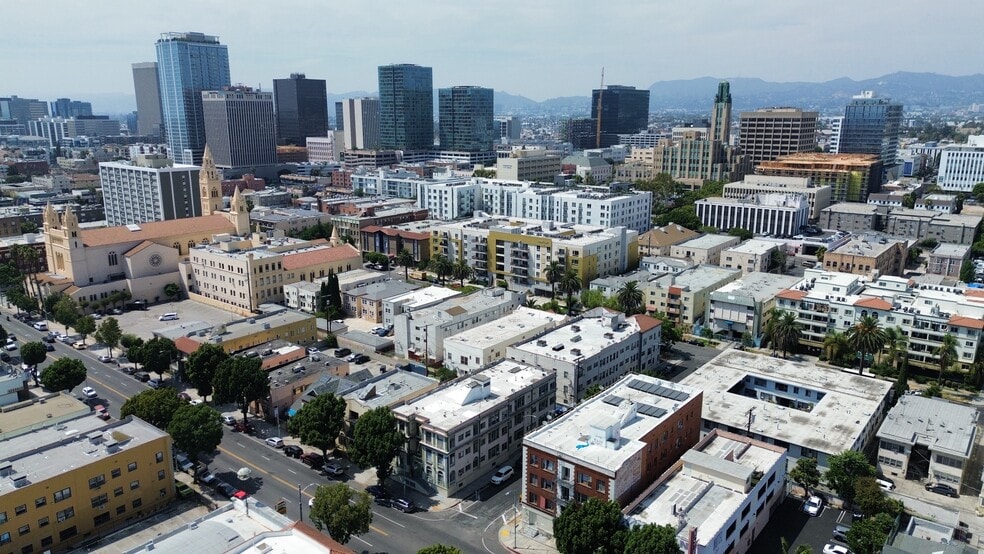 More Photos Of 2910 Leeward Ave, Los Angeles Apartments For Sale