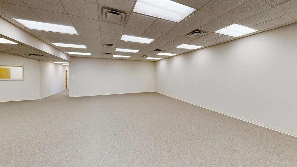 More Photos Of 2900 S Main St, Searcy Office For Sale