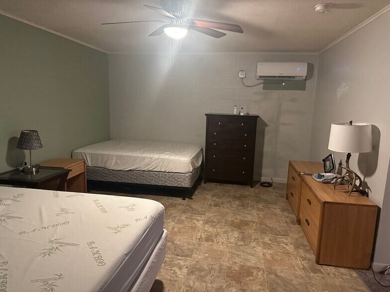 More Photos Of 302 N Main St, Melbourne Hotel For Sale