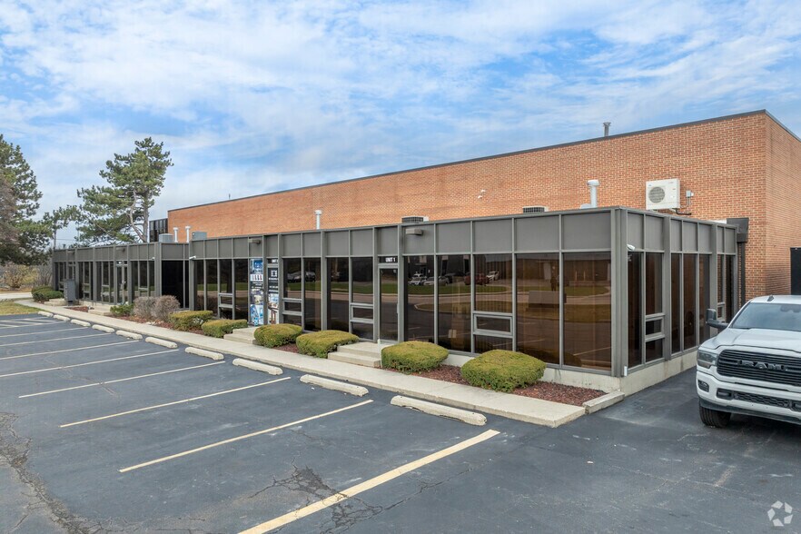 More Photos Of 3501 Woodhead Dr, Northbrook Warehouse For Lease