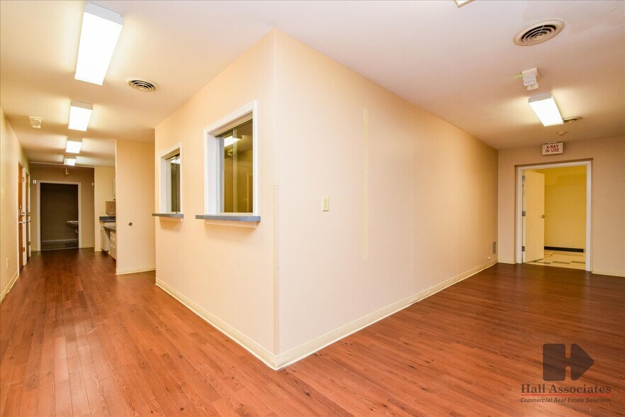 More Photos Of 124 Wells Ave NW, Roanoke Office Residential For Lease