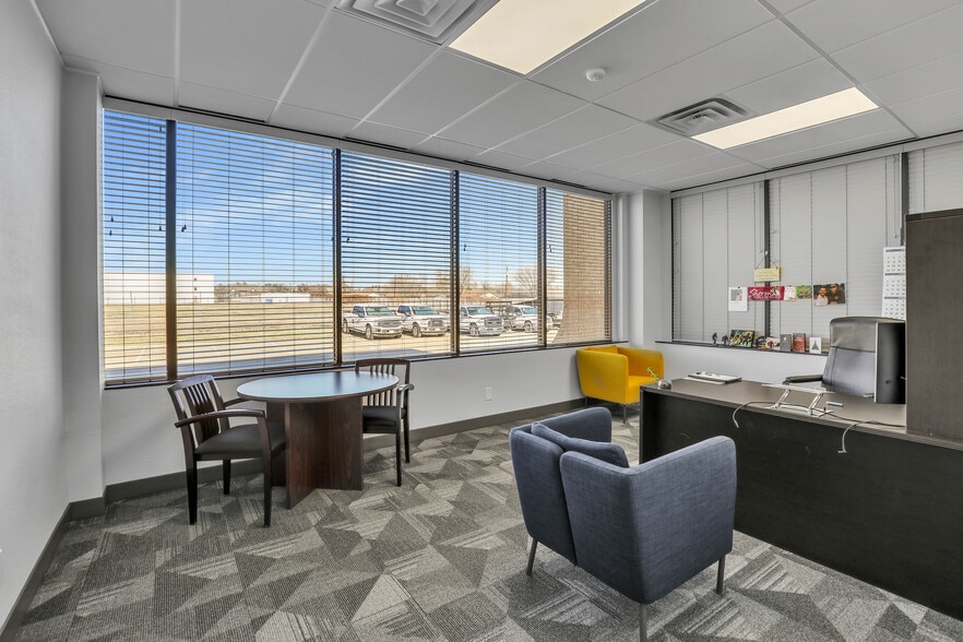 More Photos Of 1916 Avenue K, Plano Office For Sale