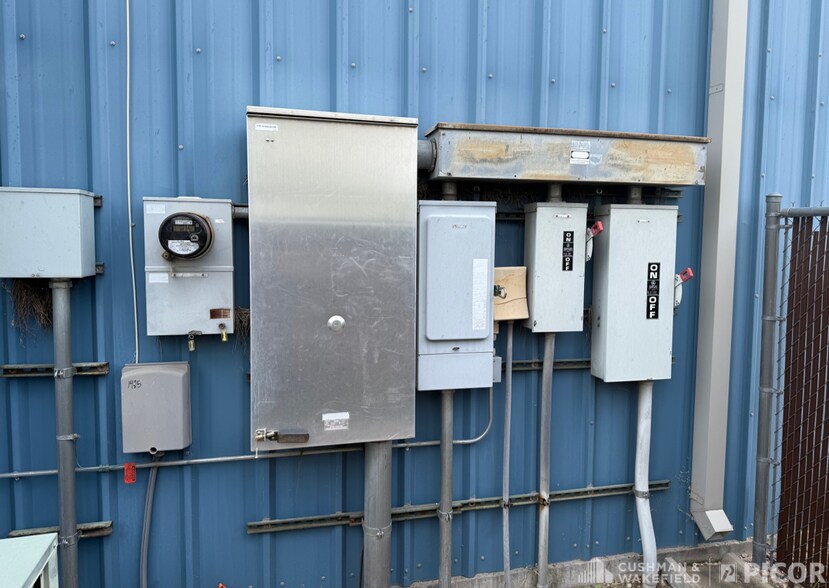More Photos Of 1425 E Apache Park Pl, Tucson Light Manufacturing For Sale
