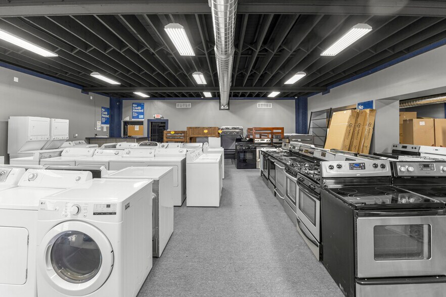 More Photos Of 12744 E 8 Mile Rd, Detroit General Retail For Sale