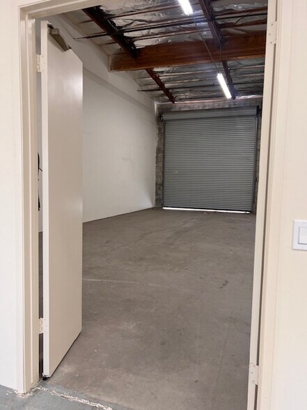 More Photos Of 80 W Easy St, Simi Valley Warehouse For Lease
