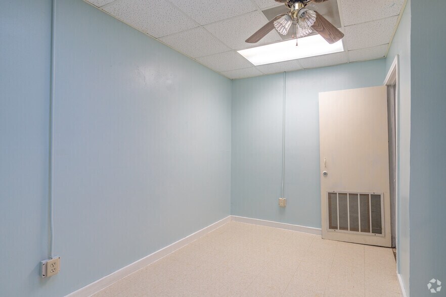 More Photos Of 322 Laurel St, La Marque Freestanding For Sale