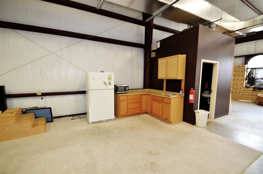 More Photos Of 16920 Mathis Church Rd, Houston Flex For Sale