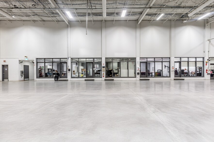 More Photos Of 3100 Boul de l'Assomption, Montréal Industrial For Lease