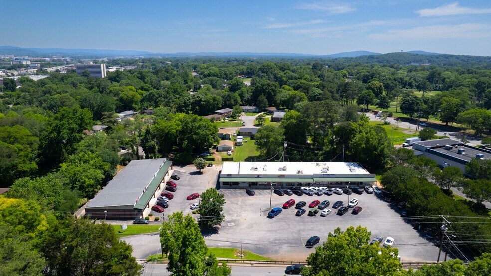 More Photos Of 2501 Oakwood Ave NW, Huntsville Unknown For Lease