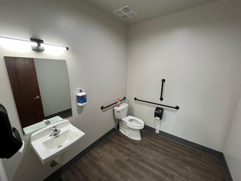 More Photos Of 3801 W Riverbend Ave, Post Falls Office For Lease