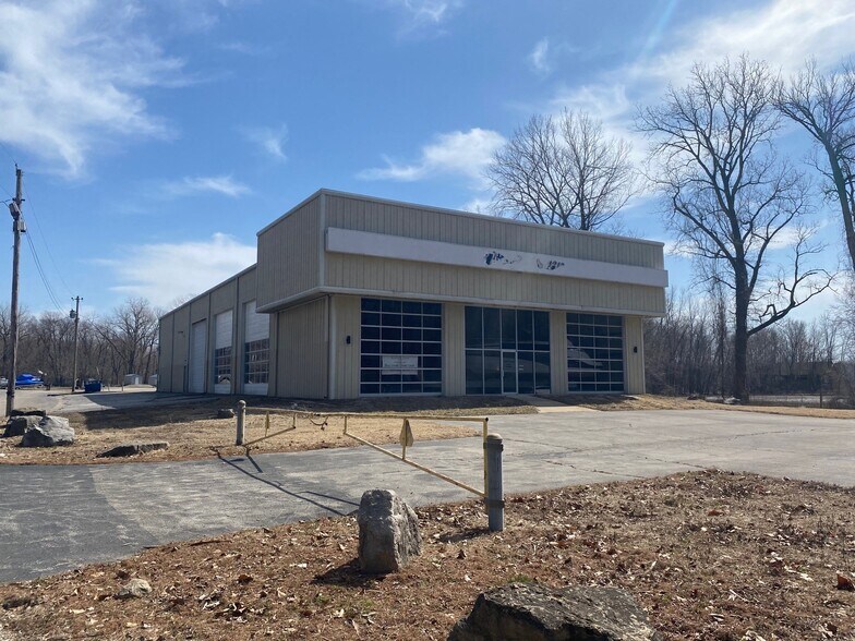 More Photos Of 200 Yachtview Dr, West Alton Specialty For Sale