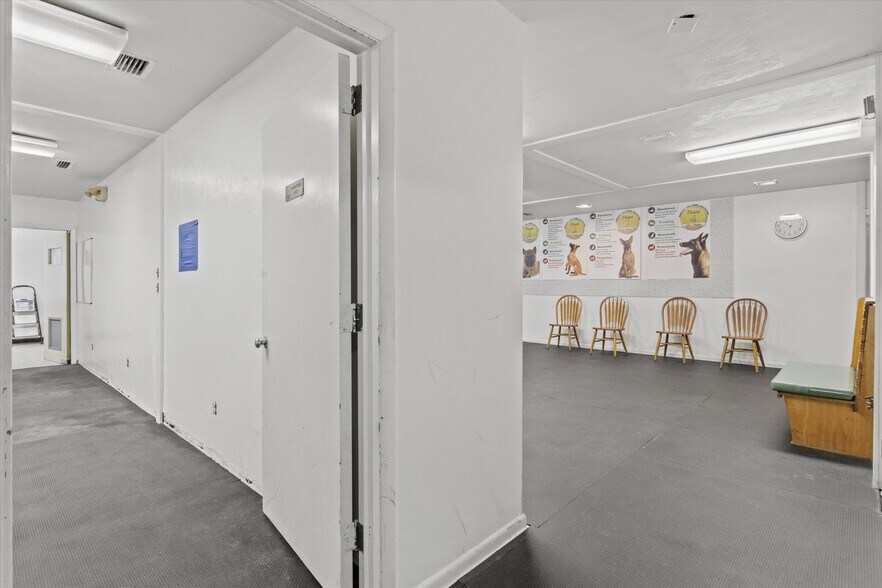 More Photos Of 1355 E Lafayette St, Tallahassee Veterinarian Kennel For Sale