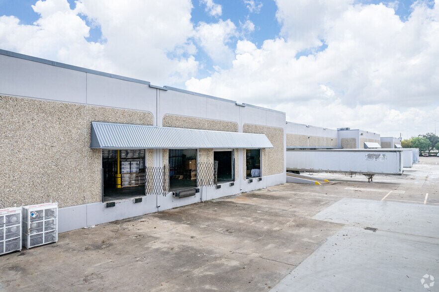 More Photos Of 6303-6323 Brookhill Dr, Houston Warehouse For Lease