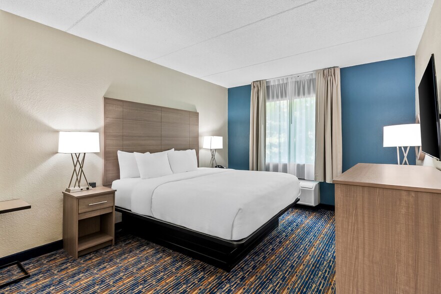 More Photos Of 70 Maddex Square Dr, Shepherdstown Hotel For Sale