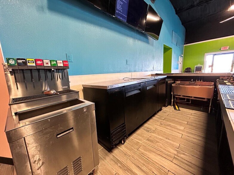 More Photos Of 1613 W Broadway St, Andrews General Retail For Sale