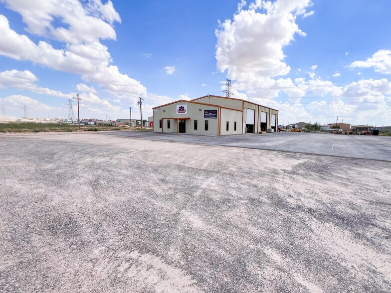 More Photos Of 140 Eaglehart Rd, Odessa Warehouse For Sale