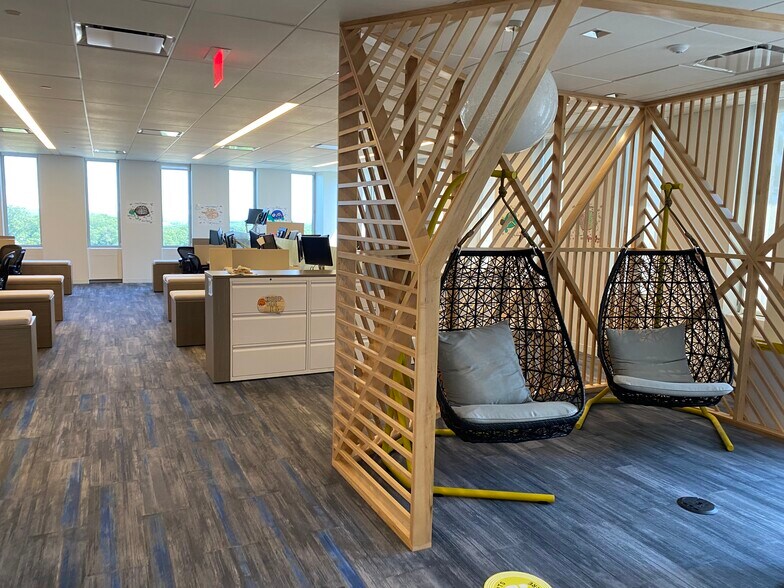 More Photos Of 700 Quaker Ln, Warwick Office For Lease