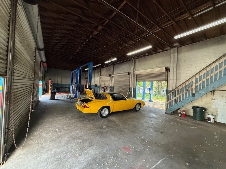 More Photos Of 2156 W King St, Cocoa Service For Lease