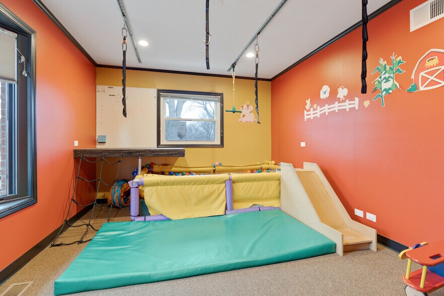 More Photos Of 275 W Dundee Rd, Buffalo Grove Medical For Sale