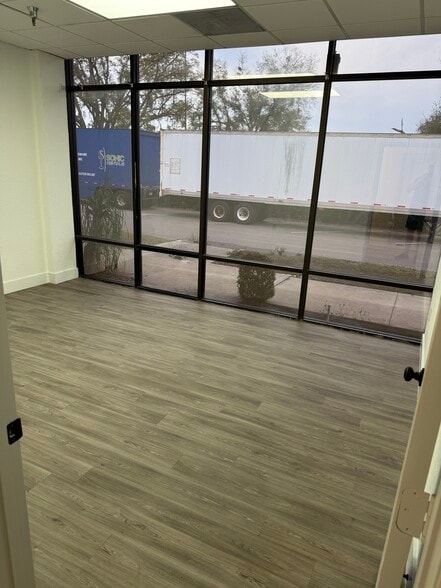 More Photos Of 10784 Satellite Blvd, Orlando Warehouse For Sale