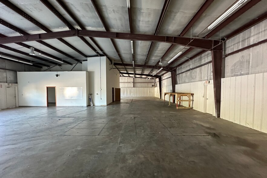 More Photos Of 21 Collins Industrial Pl, North Little Rock Flex For Lease
