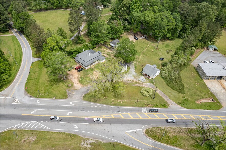 More Photos Of 11 Old Carrollton Rd, Newnan Apartments For Sale