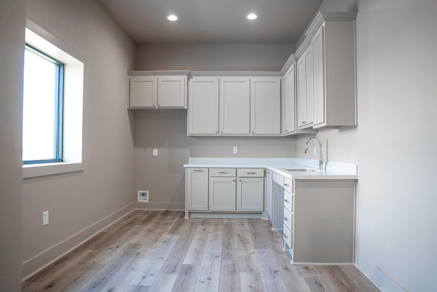 More Photos Of 4230 S Major Dr, Beaumont Warehouse For Lease