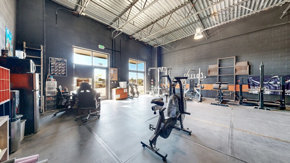 More Photos Of 943-965 E 11th St, Loveland Warehouse For Sale
