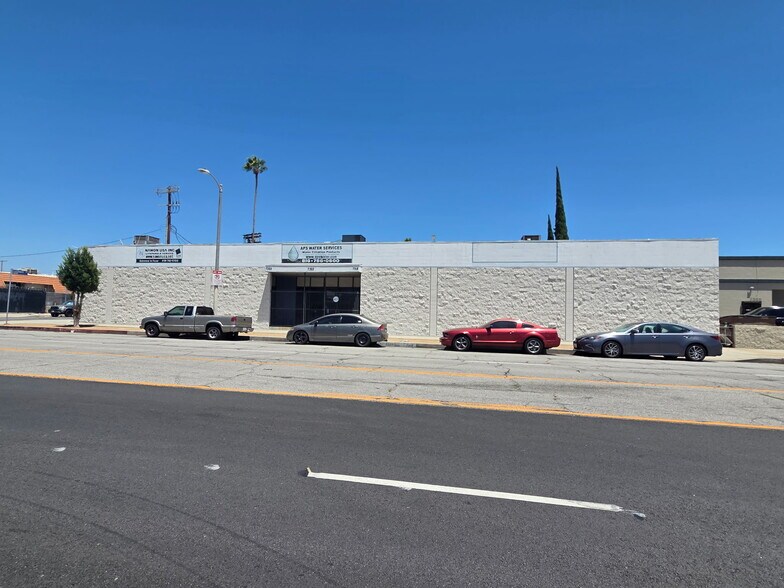 Primary Photo Of 7318-7320-7322 Valjean Ave, Van Nuys Warehouse For Lease