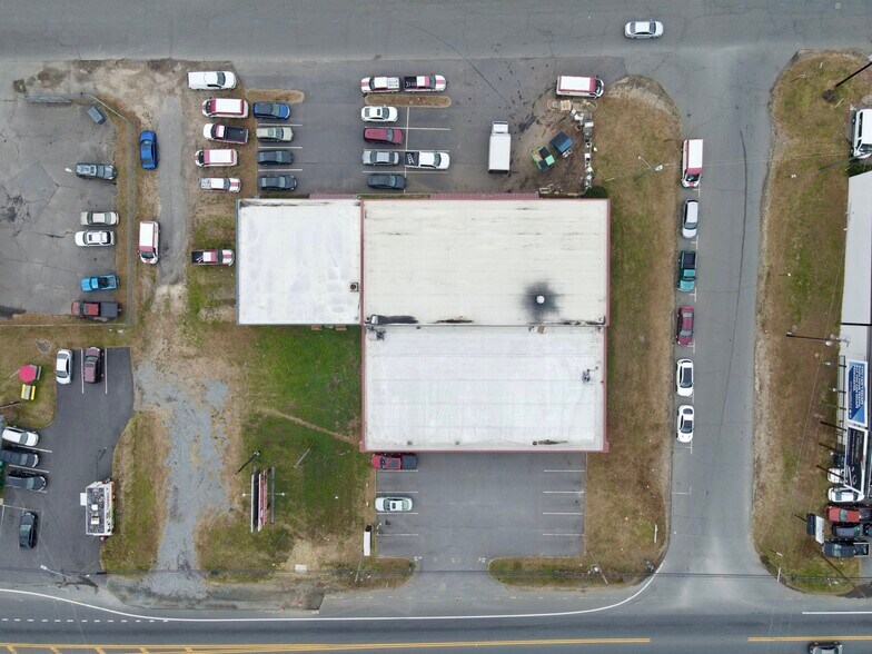 More Photos Of 1901 Dixon St, Fredericksburg Flex For Lease