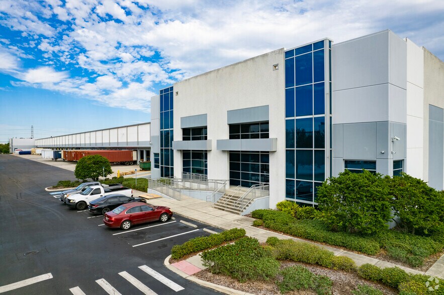 More Photos Of 4406 Madison Industrial Ln, Tampa Distribution For Lease