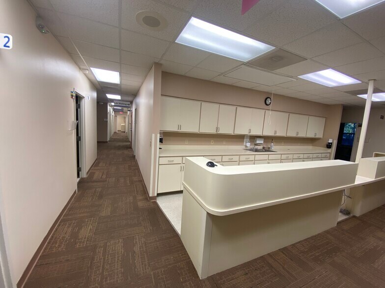 More Photos Of 2212 W Kearney St, Springfield Office For Sale