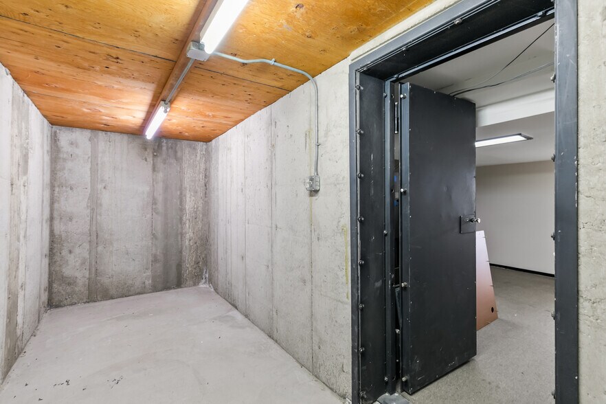 More Photos Of 7000 W 14th Ave, Lakewood Office For Lease
